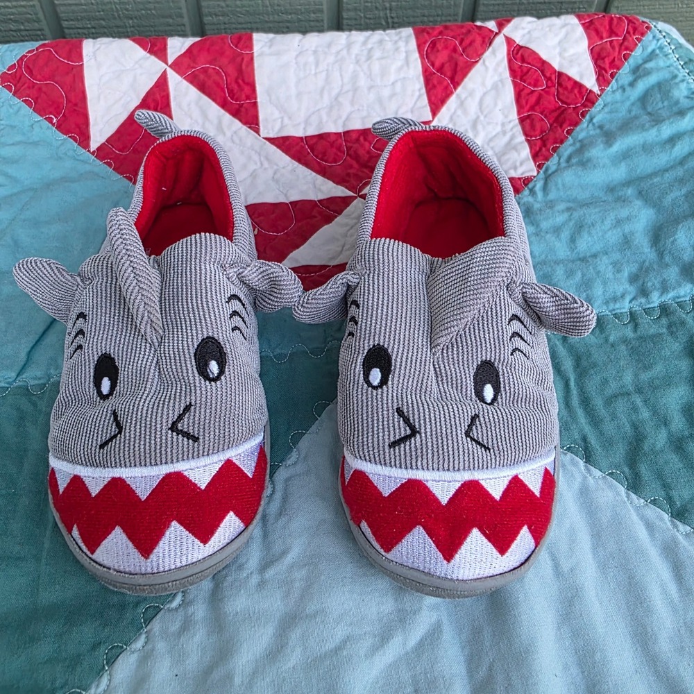 Wonder Nation Kids 3D Shark Slippers Grey Corduroy Size 11-12 House Shoes